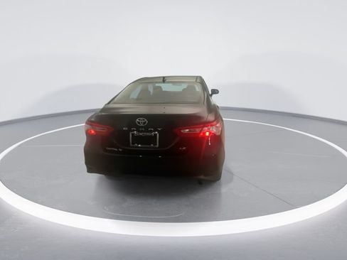 Used 2020 Toyota Camry LE FWD image 5