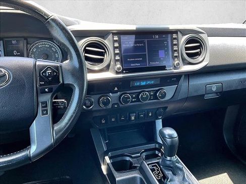 Used 2021 Toyota Tacoma TRD Off-Road w/ Technology Package AWD/4WD image 8
