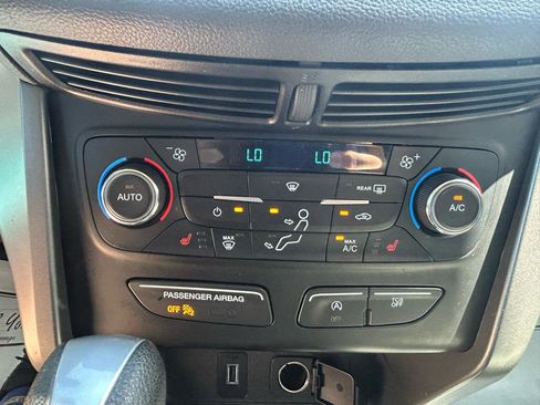 Used 2017 Ford Escape SE w/ SE Cold Weather Package FWD image 25