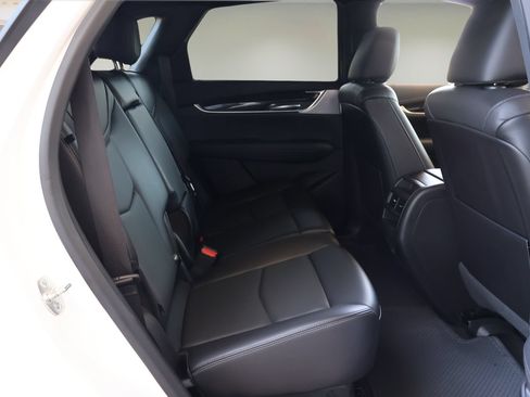 Used 2024 Cadillac XT5 Premium Luxury FWD image 16
