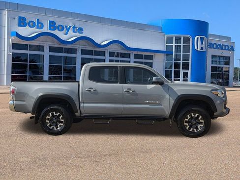 Used 2021 Toyota Tacoma TRD Off-Road AWD/4WD image 4