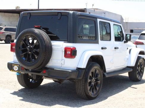 Used 2023 Jeep Wrangler Unlimited Sahara w/ Cold Weather Group AWD/4WD image 5