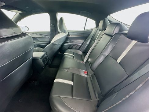 Used 2025 Toyota Camry SE FWD image 26