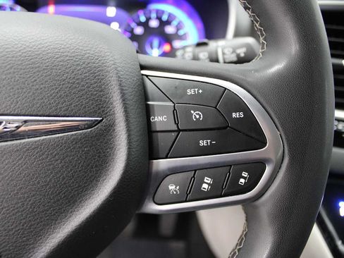 Used 2024 Chrysler Pacifica Touring-L FWD image 23