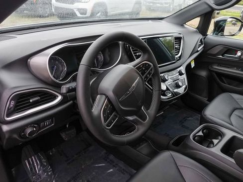 New 2026 Chrysler Voyager LX image 11