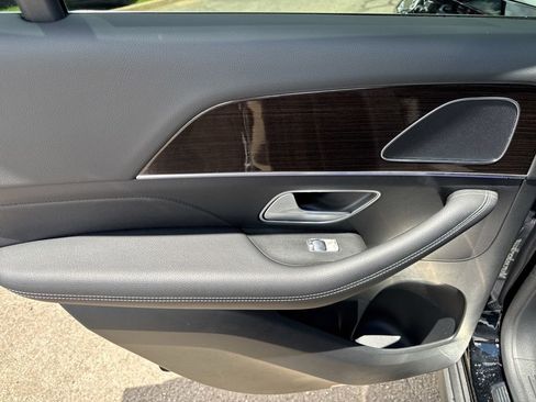 Used 2025 Mercedes-Benz GLE 450e 4MATIC w/ Driver Assistance Package image 39
