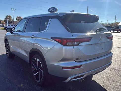 Used 2024 Mitsubishi Outlander SE Black Edition image 9