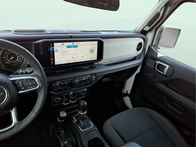 Used 2025 Jeep Wrangler Unlimited Sahara AWD/4WD image 18