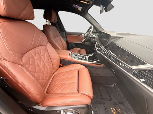 Used 2025 BMW X7 xDrive40i w/ M Sport Package image 33