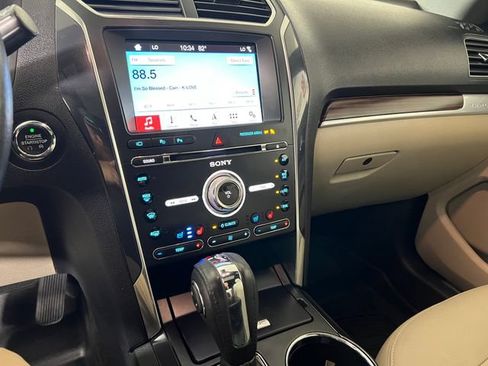 Used 2018 Ford Explorer Limited w/ Equipment Group 301A FWD image 19