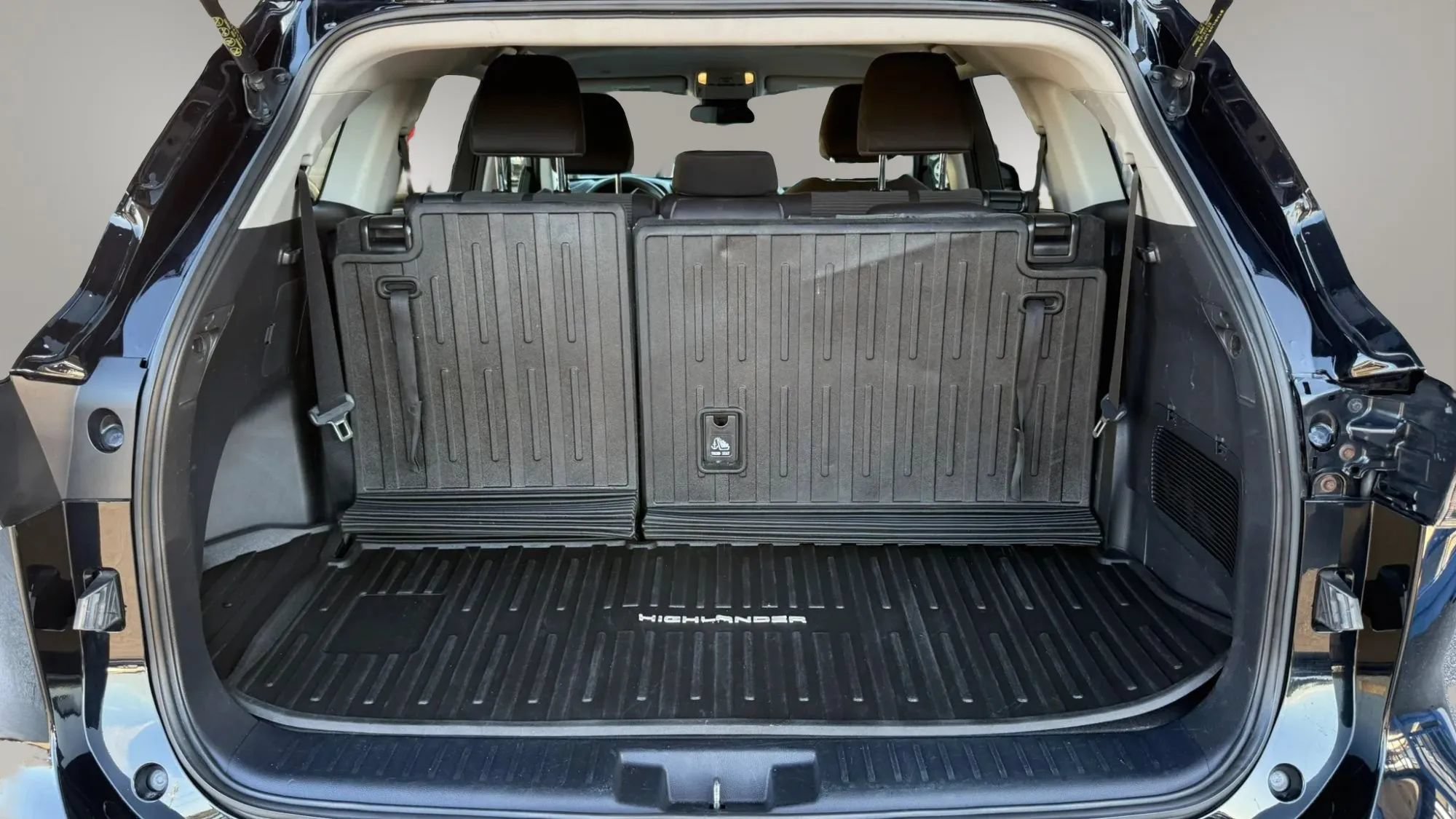 Used 2020 Toyota Highlander L AWD/4WD image 31