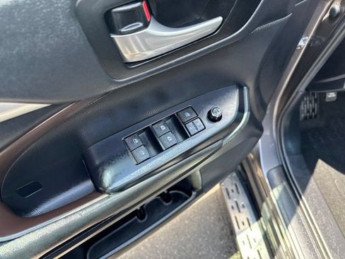 Used 2019 Toyota Highlander XLE AWD/4WD image 8