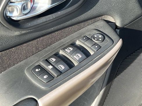 Used 2017 Jeep Cherokee Latitude image 13