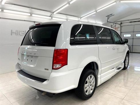 Used 2014 Dodge Grand Caravan SE w/ Quick Order Package 29E SE FWD image 4