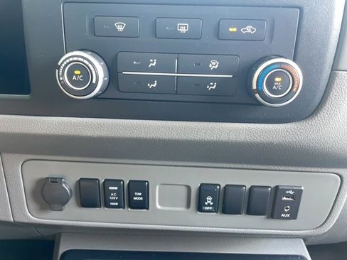 Used 2019 Nissan NV 2500 SV image 18