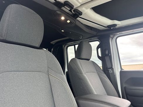 New 2026 Jeep Gladiator Sport AWD/4WD image 12