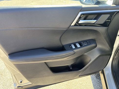 Used 2024 Mitsubishi Outlander FWD image 10