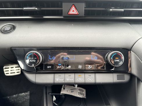 Certified 2025 Hyundai Elantra Sport image 21