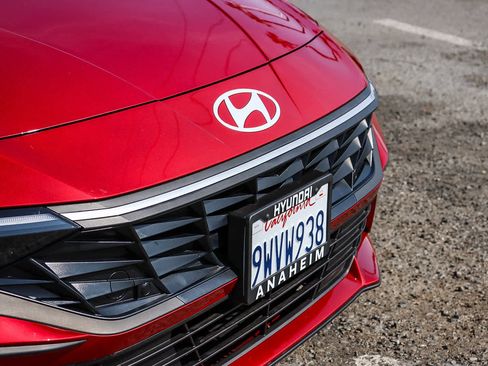 Used 2025 Hyundai Elantra Sport image 5