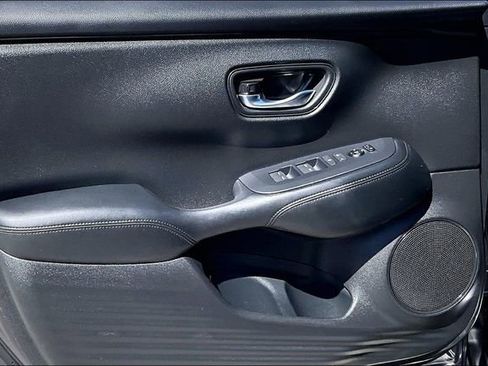 Certified 2025 Honda HR-V LX image 17