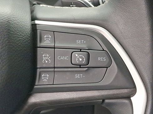 Used 2022 Jeep Grand Cherokee L Limited w/ Black Appearance Package AWD/4WD image 24
