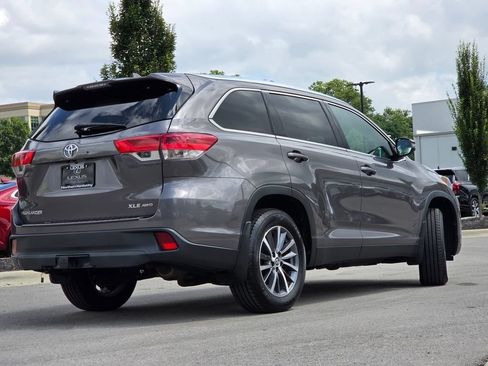 Used 2019 Toyota Highlander XLE AWD/4WD image 27