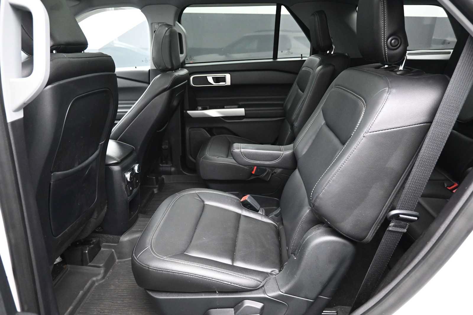 Used 2020 Ford Explorer XLT w/ Equipment Group 202A AWD/4WD image 11