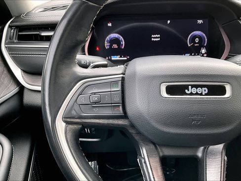 Used 2022 Jeep Grand Cherokee Limited image 24