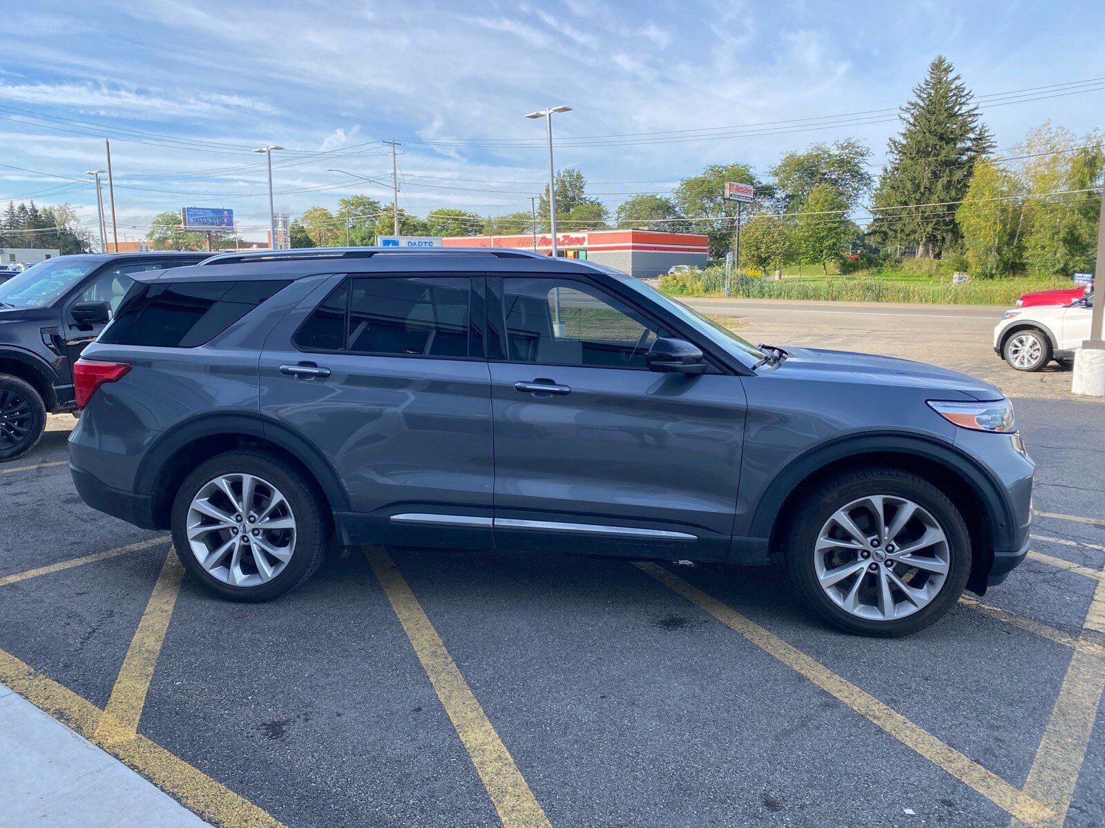 Used 2021 Ford Explorer Platinum w/ Equipment Group 601A AWD/4WD image 7