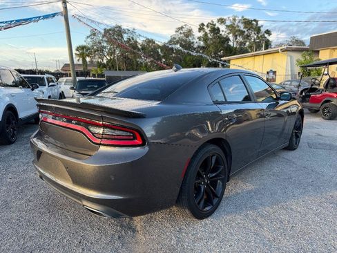 Used 2017 Dodge Charger SXT w/ Blacktop Package RWD image 5