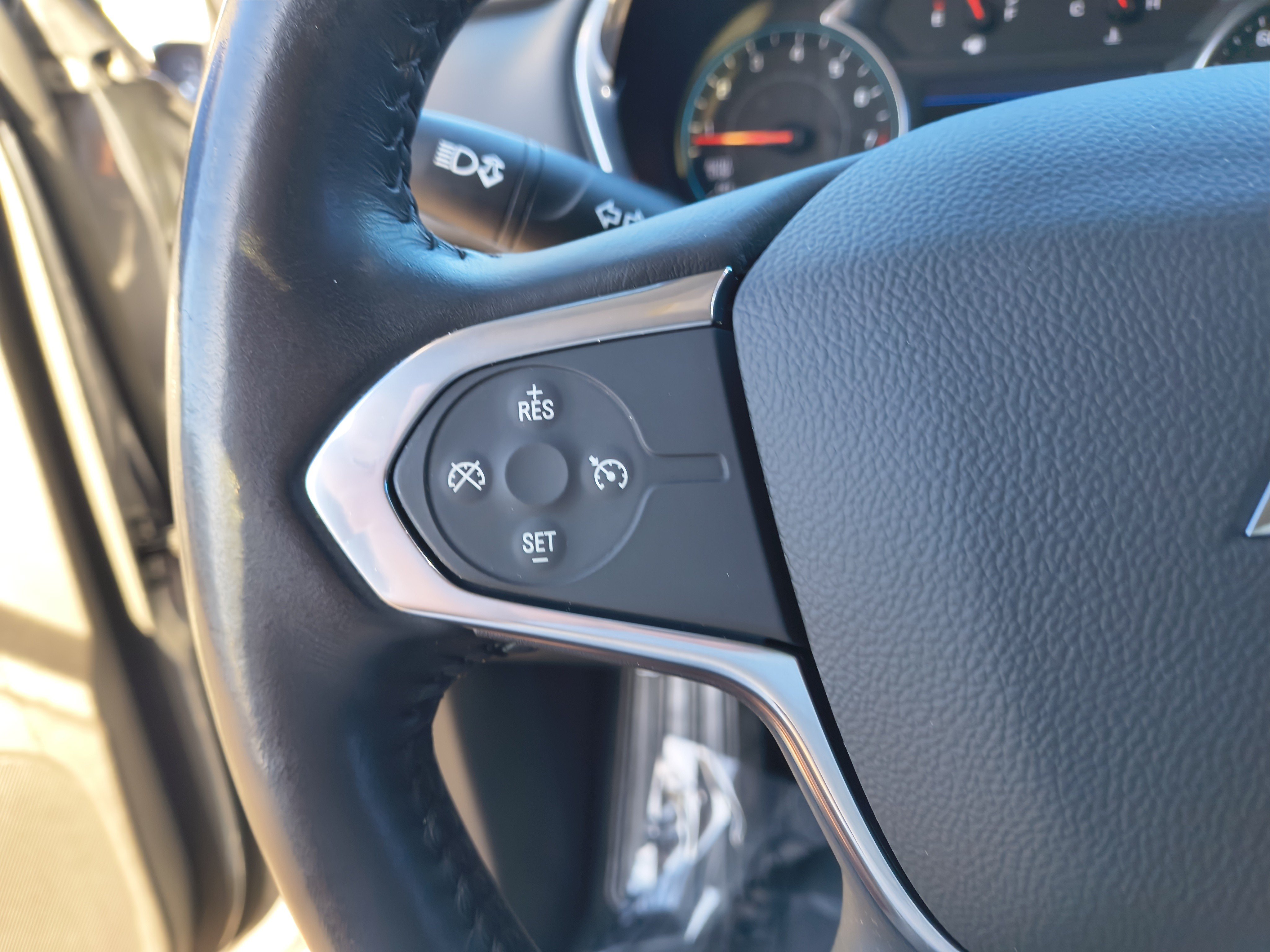 Used 2021 Chevrolet Traverse LT FWD image 30