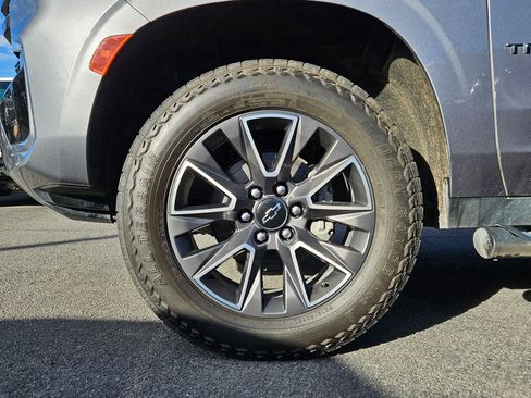 Used 2021 Chevrolet Tahoe Z71 w/ Luxury Package AWD/4WD image 13