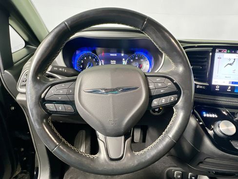 Used 2021 Chrysler Pacifica Touring-L w/ S Appearance Package image 17