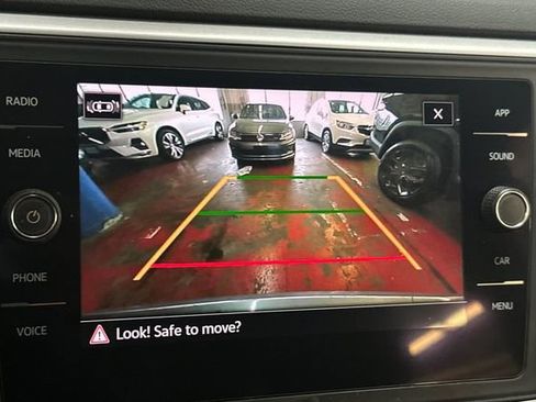 Used 2021 Volkswagen Atlas SE image 24