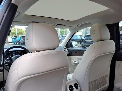 Used 2022 Mercedes-Benz GLB 250 image 11