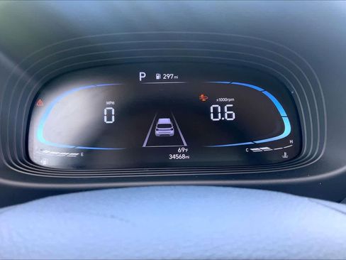 Used 2023 Hyundai Venue Limited image 26