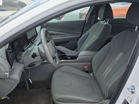 Certified 2025 Hyundai Elantra SEL FWD image 7