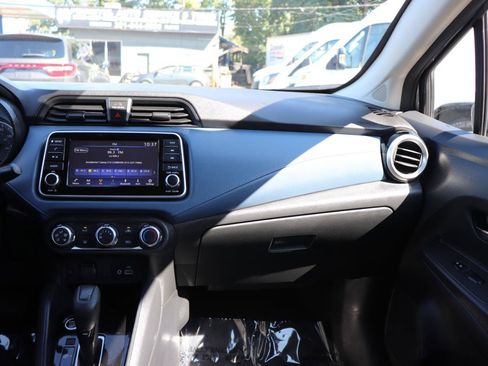 Used 2025 Nissan Versa SV FWD image 18