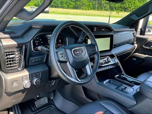 Used 2024 GMC Sierra 2500 AT4 w/ AT4 Premium Plus Package AWD/4WD image 18