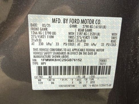 Certified 2025 Ford Explorer Platinum w/ Ultimate Package AWD/4WD image 31
