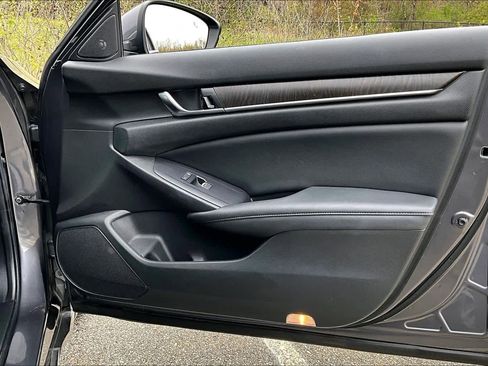 Used 2019 Honda Accord Touring image 23
