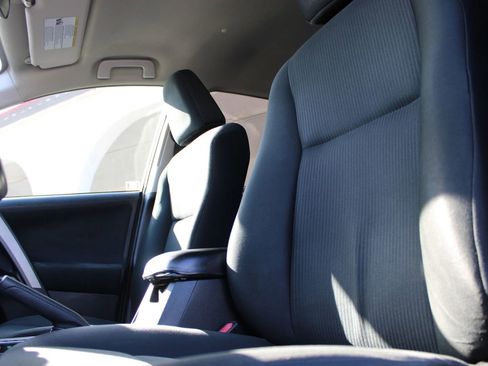 Used 2018 Toyota RAV4 LE w/ All Weather Liner Package FWD image 16