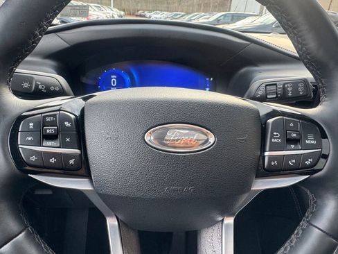 Used 2022 Ford Explorer Platinum w/ Technology Package image 12