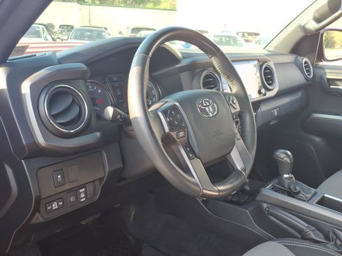 Used 2020 Toyota Tacoma TRD Sport AWD/4WD image 6