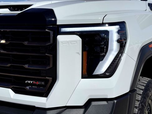 Used 2024 GMC Sierra 2500 AT4X w/ AT4X AEV Edition image 4