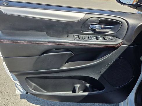 Used 2018 Dodge Grand Caravan GT FWD image 18