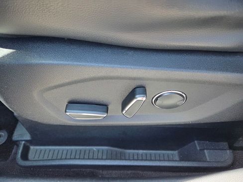 Used 2016 Ford Edge Titanium image 4