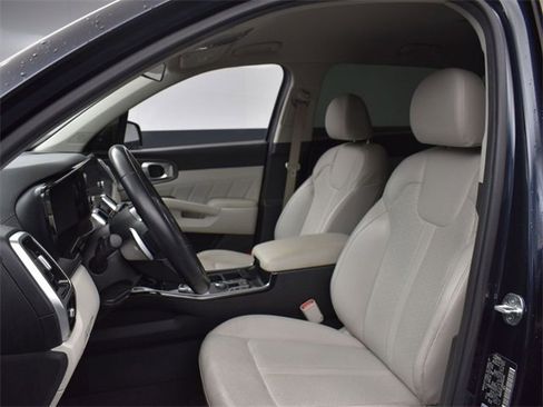 Certified 2022 Kia Sorento SX image 9