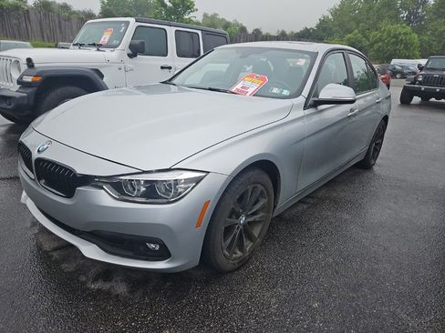 Used 2018 BMW 320i xDrive Sedan w/ Premium Package AWD/4WD image 4