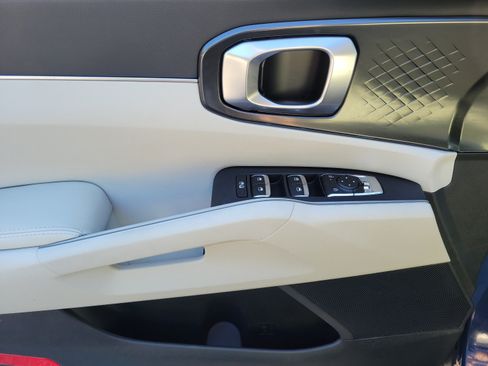 Certified 2025 Kia Sorento S FWD image 13